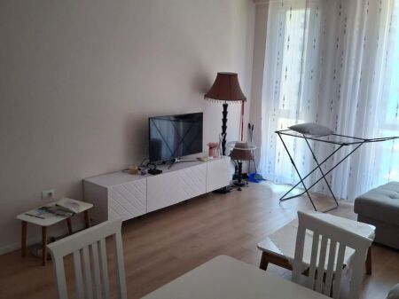 Jepet Me Qera Apartament 2+1+2 Tualete + 1 Ballkon