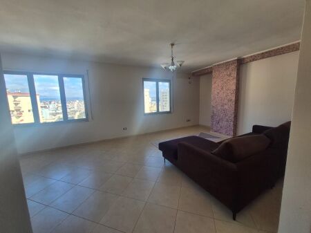 Shitet Apartament 2+1+2 ne  qender  