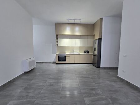 Super apartament 1+1+post parkimi me qira