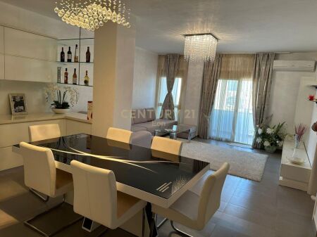 Apartament 2+1 me Qira prane Shkolles Eftali Koci, Durrës!