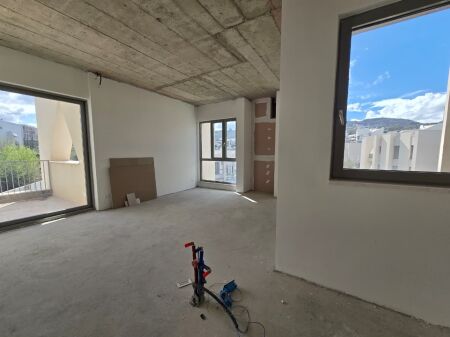 Apartament 2+1 per shitje tek Liqeni i Thate