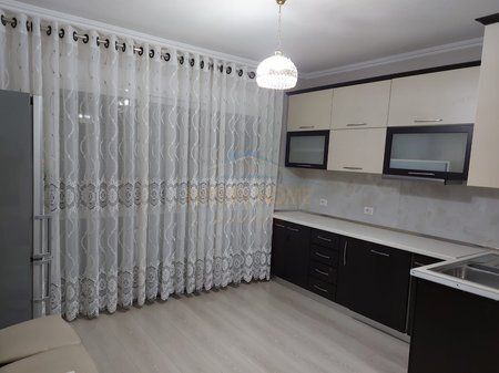 Shitet, Apartament 2+1+2, Rruga 5 Maji, Tirane.