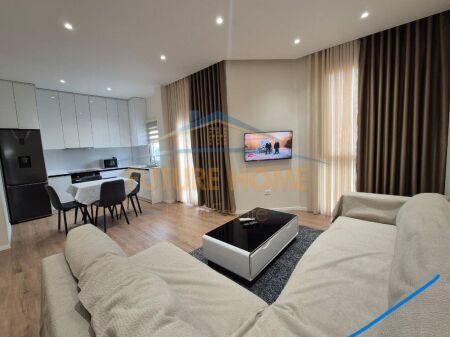 Affitto, Appartamento 1+1+Posto Auto, Ali Demi, Tirana.