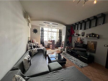 Affittasi 1+1 a 21 dicembre dietro Arlis.