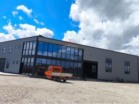 Warehouse and land for sale in Vaqarr.