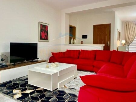 🏠 Spazio e Privacy alla "Scuola Rossa" – 2+1 in Affitto! 2 posti auto🚗