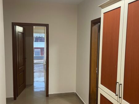 Jepet me qira apartament 2+1+ post parkimi, Liqeni i Thate