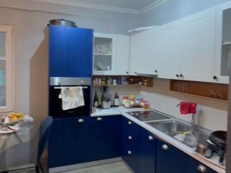 Shitet apartament 2+1 te Pallatet e Tom Doshit në Shkozë!