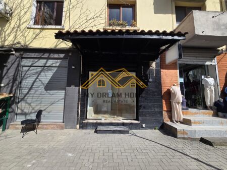 SHOP FOR RENT ON THE STREET SIDE IN DURRES.