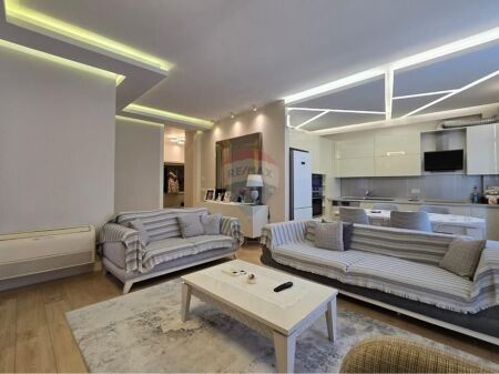 Apartment 2+1 for sale at Kmuna e Parisit !