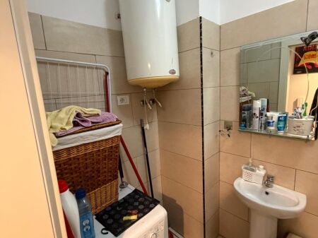 Jepet me qira apartament 1+1 ne spitalle pran Big Marketit!!