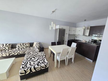 Apartament 2+1+2 në shitje, ideal për banim familjar ose investim.