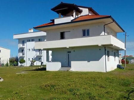 Shitet Vilë + Tokë Pranë Valamar Durrës