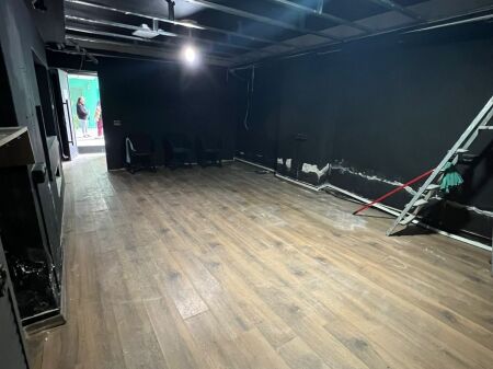 AFFITTASI NEGOZIO 70M2 VICINO A GERMAN COMPUTERS