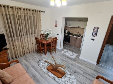 Shitet Apartament 1+1  Medrese   