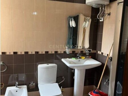 JEPET ME QIRA APARTAMENT TEK PETRO NINI