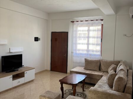 Jepet shtepi me qera 1*1