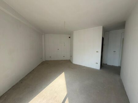 Shitet: Apartament 2+1+2wc Me Pamje Deti, Vlore