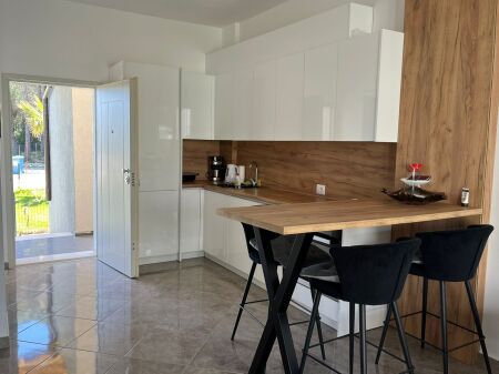 Apartment 2+1 + veranda + yard for sale, Gjiri i Lalzit, "Lura" Complex