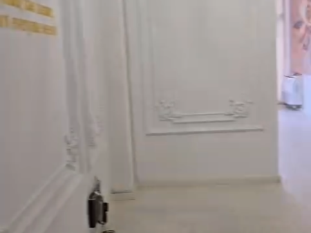 Ambiente Commerciale, Via Kavaja!