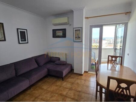 Affitto, Appartamento 1+1, Palazzo con freccia