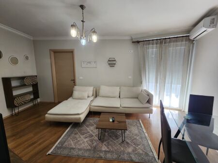 Jepet 1+1 me qira tek kompleksi ana , 40,000leke