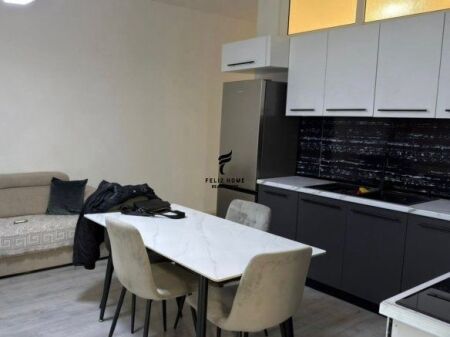 APARTAMENT ME QERA 2+1 5 MAJI 700 EURO FH-66490