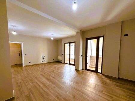 OFFICE FOR RENT 138 M2 IN GARDA, 4 ROOMS + PARKING SPACE