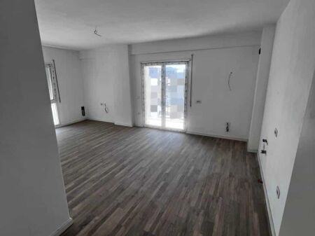 Zyre Me Qera 2+1 Tek Ish Dogana (ID BZ2896) Tirane