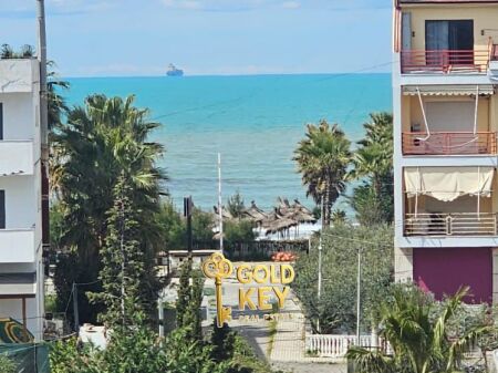Papafingo con vista mare in vendita diviso in 2 appartamenti 2+1 ciascuno.  2 posti auto

