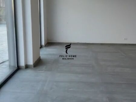 SHOP FOR RENT 202M2 KAMEZ 200,000 LEKE FH-66407