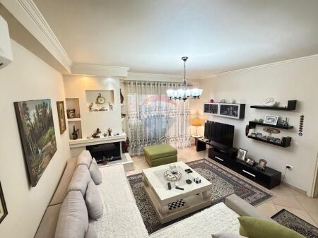 Apartment - For Sale - Commune of Paris, Tirana