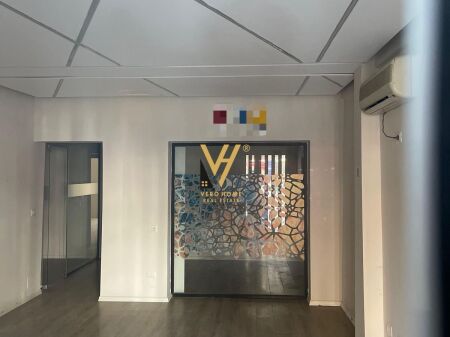 UFFICIO 180 M2 IN AFFITTO A BLLOKU 3.000 EURO