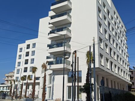 Shitet Studio në Golem 300m nga deti