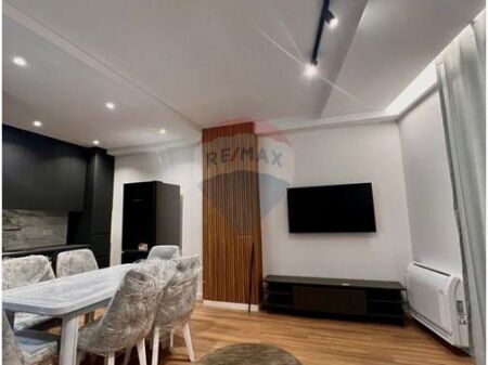 🏡 Jepet me Qira Apartament 3+1+2 – Pazari i Ri