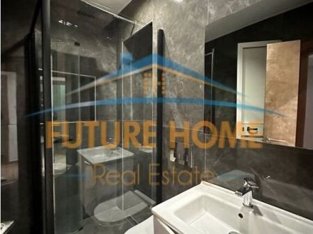 Shitet, Apartament, Petro Nini