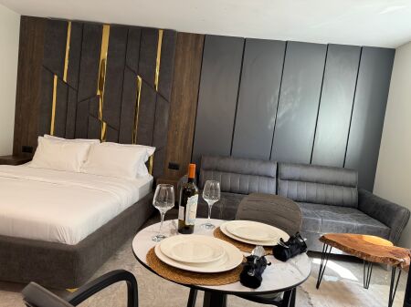 Appartamento moderno in affitto giornaliero a 21 Dhjetori