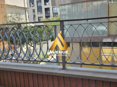 ZYRË ME QIRA – PRANË RTSH TIRANË