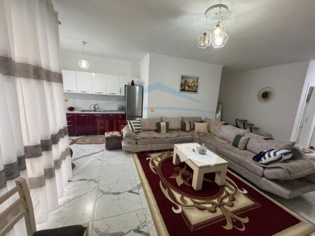 Shitet, Apartament 2+1 , Fresk