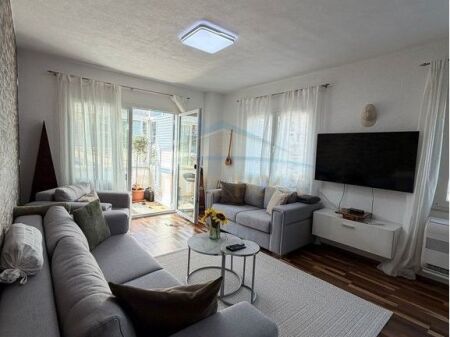 Shitet, Apartament 2+1+2, Fresk.