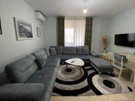 Shitet Apartament 1+1 në Yzberisht