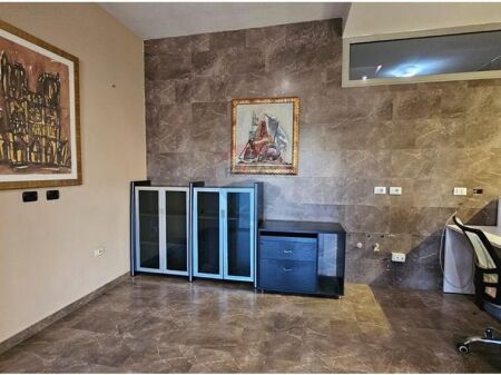 Office for rent in Bllok!