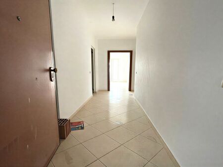 Shitet Apartament 1+1 Kati 8 Me Ashensor