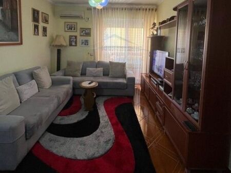 Shitet, Apartament 2+1, Komuna e Parisit, Tirane