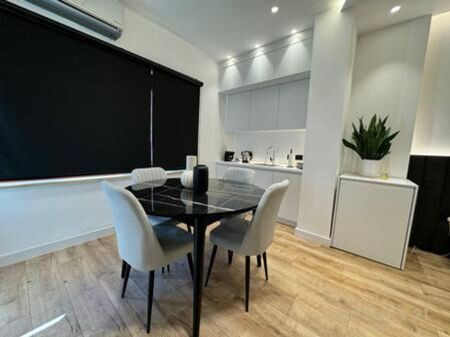 Garsoniere e Mobiluar në Shitje tek Sheshi Willson