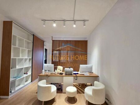 Qera,Ambjent zyre,Kompleksi Square 21