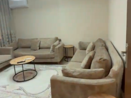 Apartment 1+1, Mine Peza!