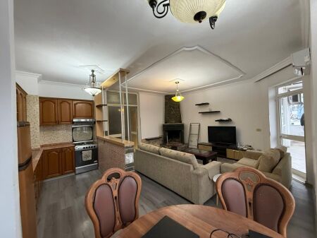 🏢Ex Nisheraku, Via Sali Butka, appartamento 2+1+2 in affitto, arredato. 60.000 Leke    