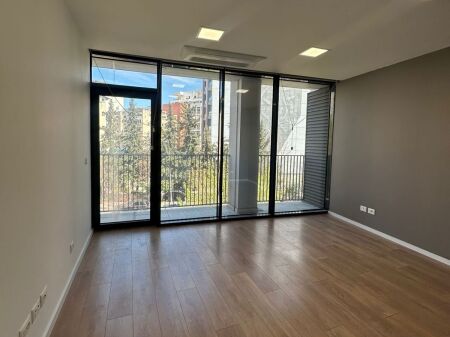 Ambient per zyre me qira te Lake View