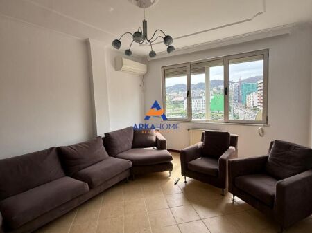 JEPET ZYRË ME QERA 131 M2 "MIDIS RRUGËS SË KOSOVARËVE DHE KOMUNËS SË PARISIT" 1100 EURO (I DISKUTUESHEM)